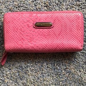 Jennifer Lopez wallet